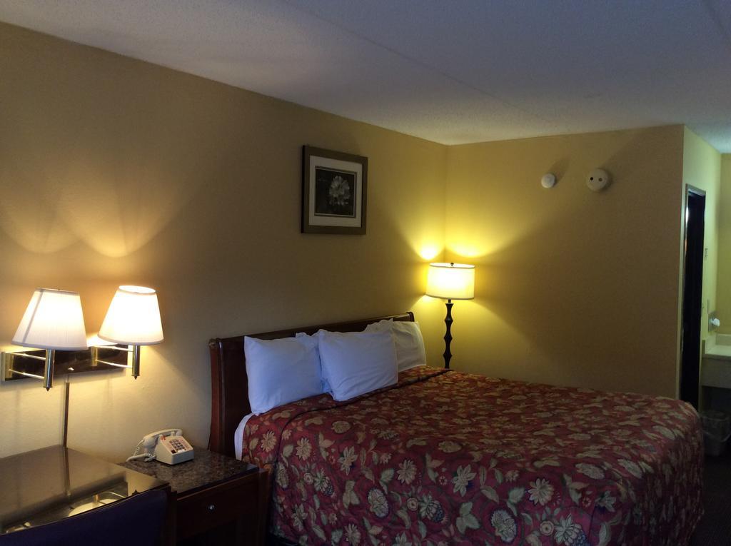 Days Inn By Wyndham York Alabama Eksteriør billede